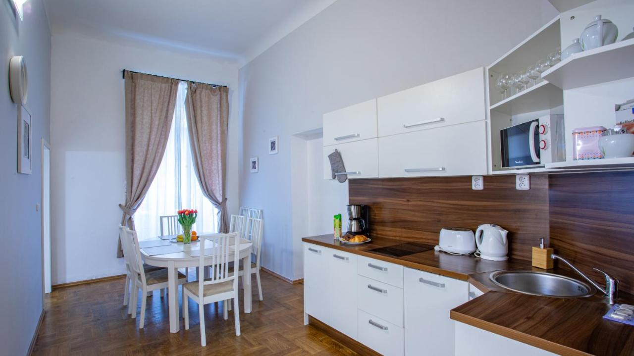 Michalska Apartment Прага Экстерьер фото